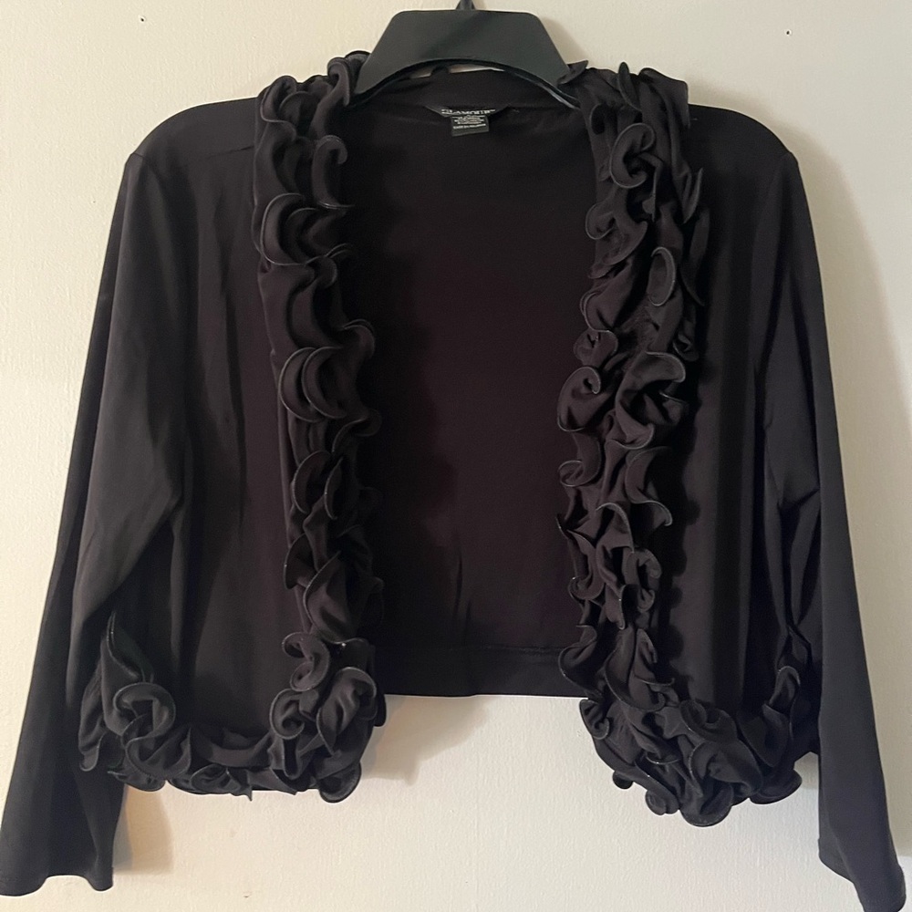 ♥️$7 FINAL PRICE♥️Black dressy ruffled shrug size large